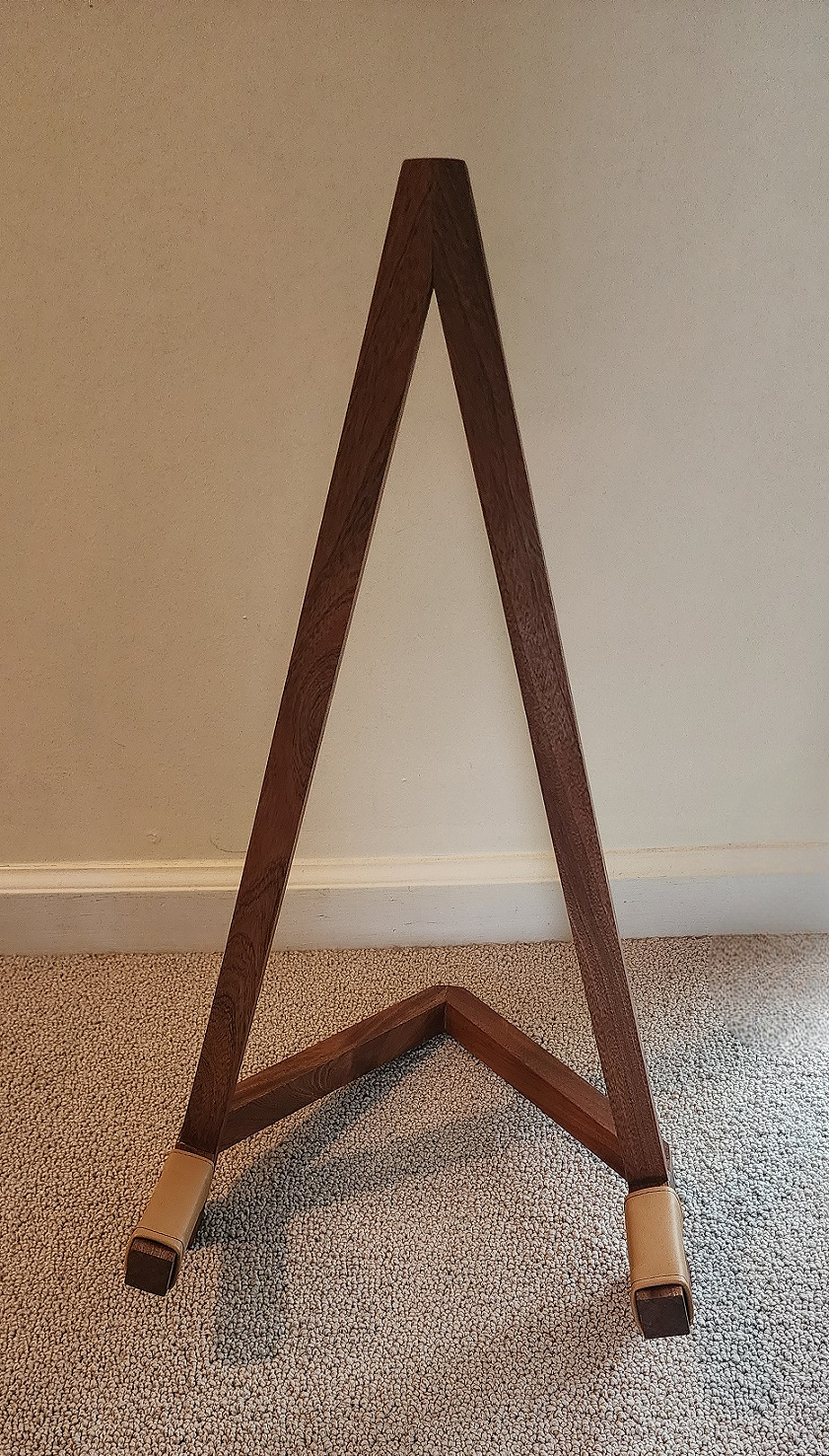 Banjo Wood Floor Stand